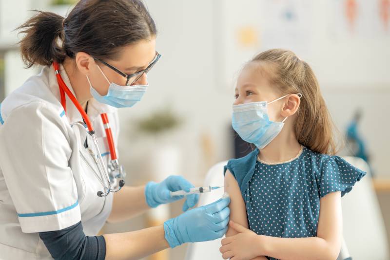 corona impfung fur kinder ab 5 jahren biontech pfizer comirnaty medizin transparent